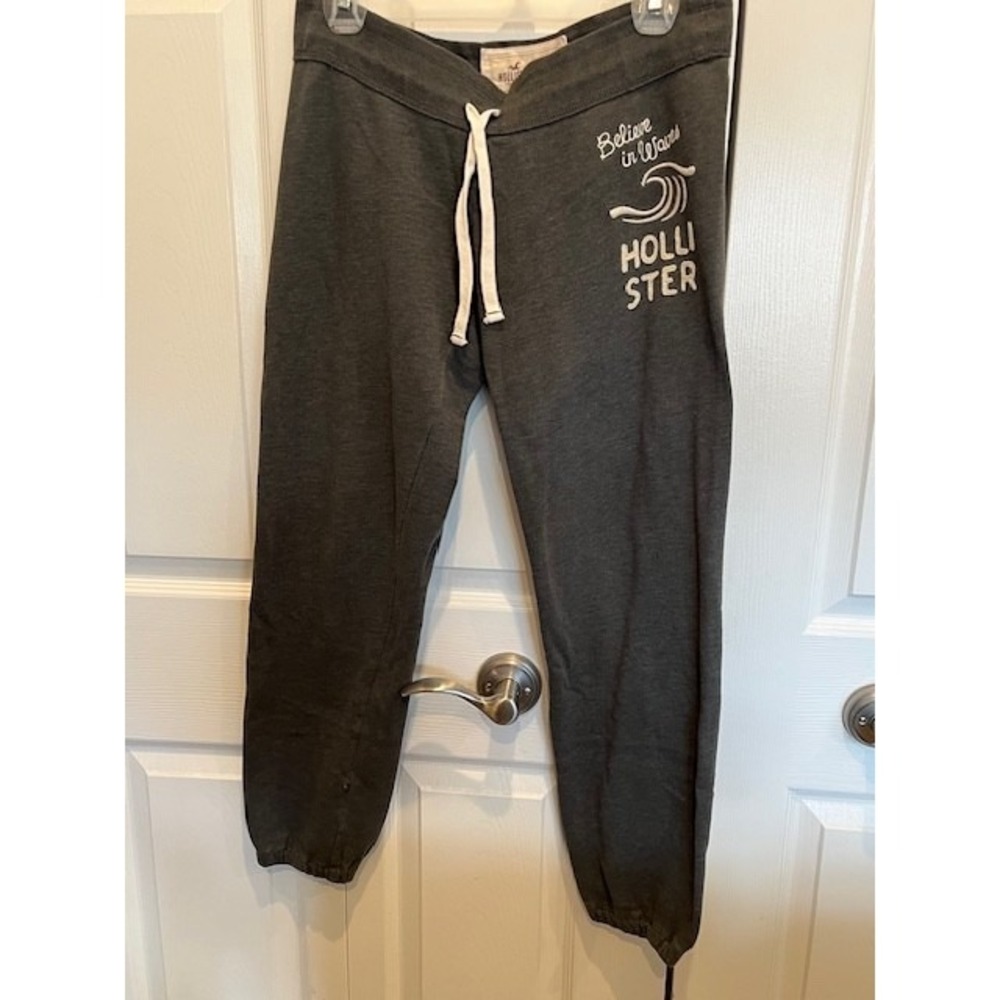 Hollister Sweatpants Joggers GREY Embroidered Believe In Waves Size Small